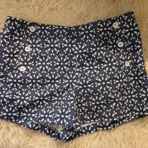 Under Skies  shorts   size s